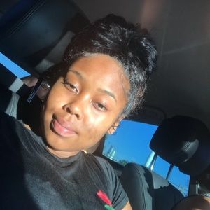 Meet your Posher, Kenesha